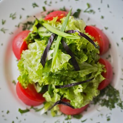Салат из свежих овощей в Вкусное место по цене 350 ₽