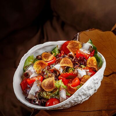 Салат с ростбифом в Smoky Rabbits Chillout Bar по цене 650 ₽