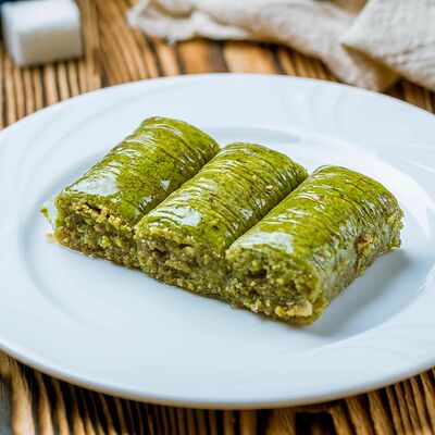 Сарма с фисташками в Seckin Baklava по цене 350 ₽