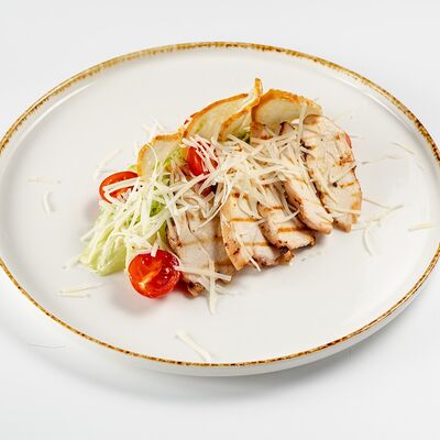 Цезарь с курицей в Космос по цене 630 ₽