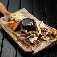 Композиция сыров в Mojo Bar