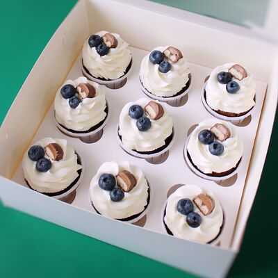 Капкейки с голубикой и шоколадкамив Miracle bakery по цене 3690 ₽