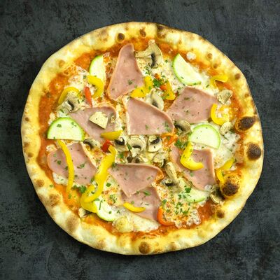 Пицца четыре сезона 30 см в Остерия Il Massimo по цене 790 ₽