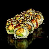 Ролл в кунжуте с лососем темпура (половина) в HamsteR