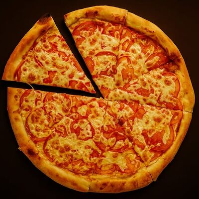 Пицца Маргарита в ХрюЧего по цене 749 ₽