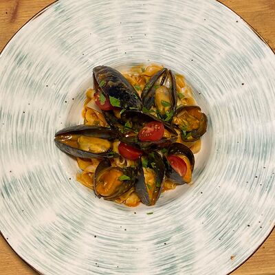 С мидиями в Pasta и Вино по цене 750 ₽