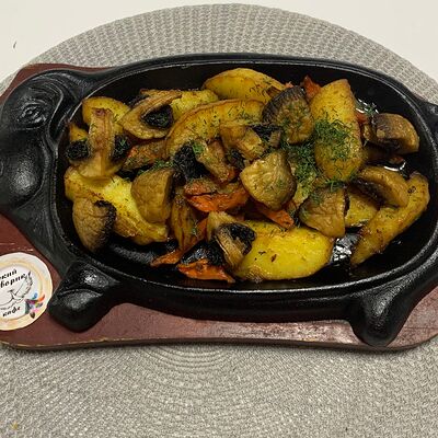 Сковородка с грибамив Райский дворик по цене 450 ₽