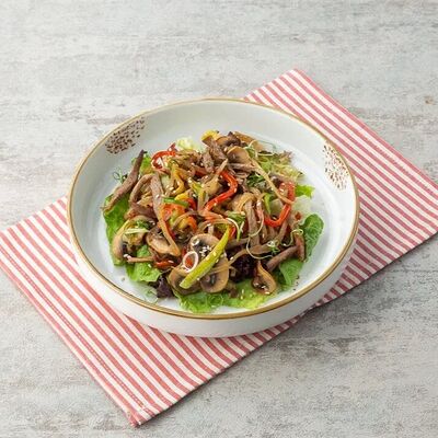 Азиатский салат с говядиной в Или по цене 290 ₽