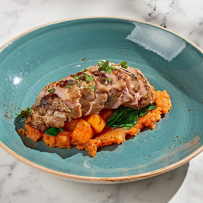 Филе утки с гарниром из батата в Теплые края-уголок Италии по цене 750 ₽