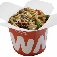 Пшеничная лапша с семгой и устричным соусом в Мега 45