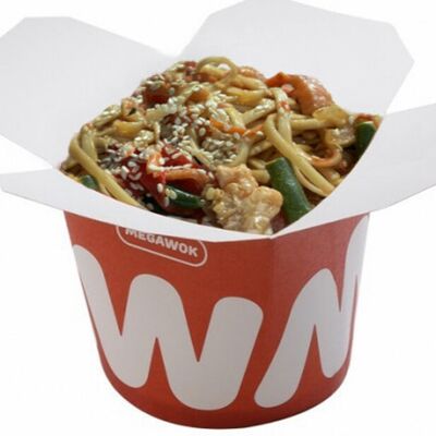 Пшеничная лапша с семгой и устричным соусом в Мега 45 по цене 630 ₽