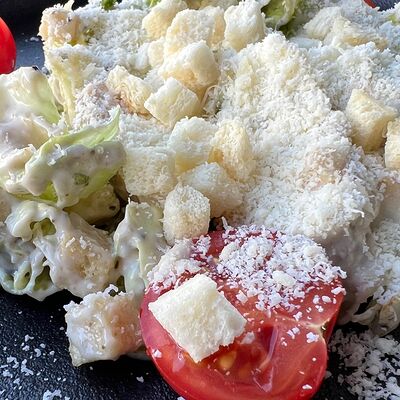 Цезарь с курицей в Азия холл по цене 690 ₽