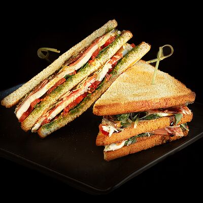 Сэндвич с пармской ветчиной в Пикники по цене 790 ₽