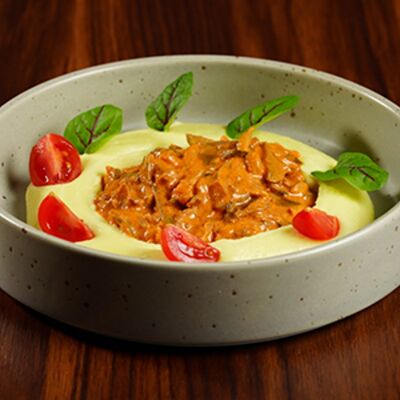 Бефстроганов из говядины с пюре в Монтесори Lounge по цене 975 ₽