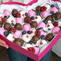 Коробочка с клубникой в шоколаде Мое сердце в Mosberry