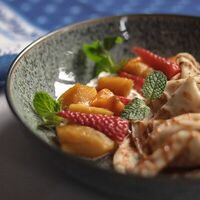 Блины с манго и сливочным кремом в Славянский базаръ