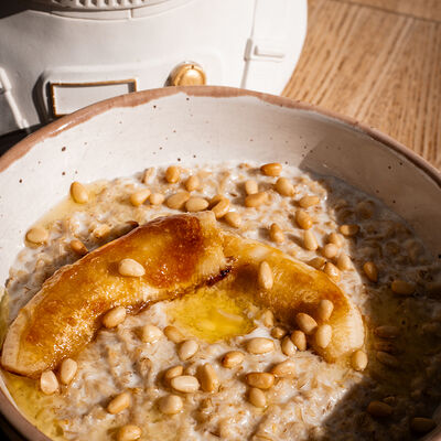 Каша овсяная с карамелезированным бананом 320 р в Polla Vina по цене 395 ₽