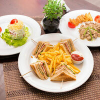 Логотип Mustang Lounge Cafe