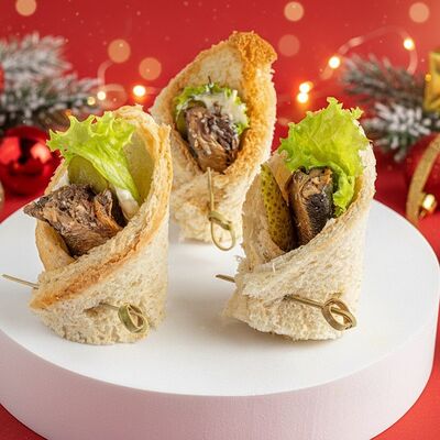 Шпроты в шубе 20 штук в KanapeFest по цене 2120 ₽