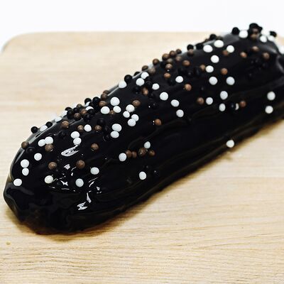 Эклер шоколадный премиум в Хлеб и сласти по цене 315 ₽