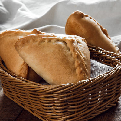 Треугольник с говядиной в Жар Свежар по цене 49 ₽