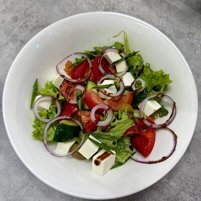 Салат Греческий в Бистро 24 на Шамиля по цене 300 ₽