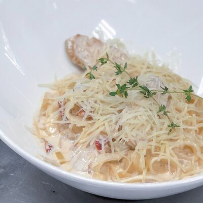 Феттуччине с куриной грудкой в Баловень С по цене 720 ₽