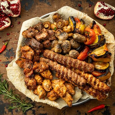 Ассорти на компанию в Вкусно есть всё на углях по цене 12490 ₽