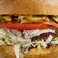 Бургер Telki с грибным жюльеном, моцареллой и соленым огурчиком в Гастробар DOM