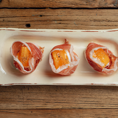 Хамон с хурмой и козьим сыром в Pinch по цене 1300 ₽