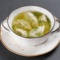 Бульон с мясными пельменями в Акватория