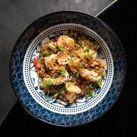 Жареный рис с морепродуктамив Garum