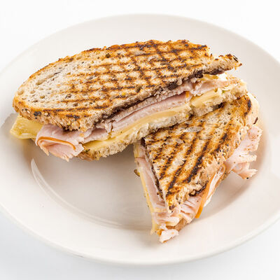 Панини с индейкой в Udcкафе Upside Down Cake по цене 390 ₽