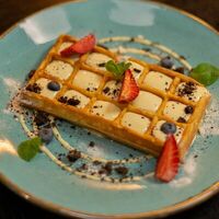 Бельгийская вафля со свежими ягодами в Гастропаб 40