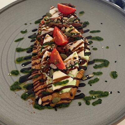 Тост с вялеными томатами и сыром фета в Extrovert по цене 450 ₽