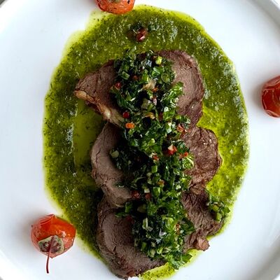 Жареная вырезка с пряной зеленью и соусом из зеленого лука в Crystal по цене 1950 ₽