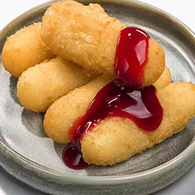 Сырные палочки с ягодным соусом в Bella Strada по цене 690 ₽