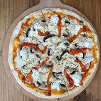 Поло, пицца на толстом тесте в Chilli grilli