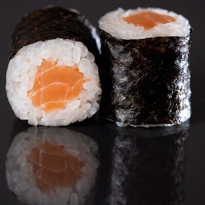 Хосомаки с лососемв Cенсей по цене 290 ₽