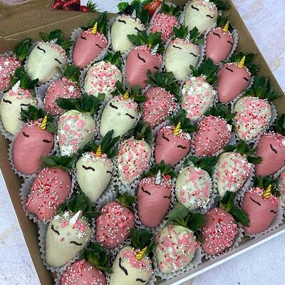 Клубника в шоколаде Единороги XL в Мир клубники в шоколаде по цене 8500 ₽