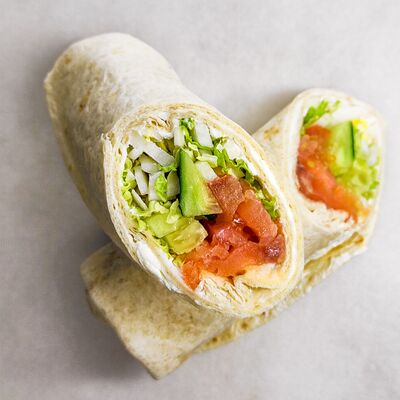 Ролл с лососем в Bonape по цене 496 ₽