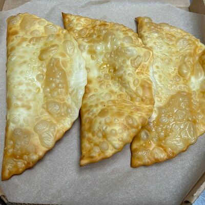 Три чебурека с сыром в Точка Теста по цене 495 ₽