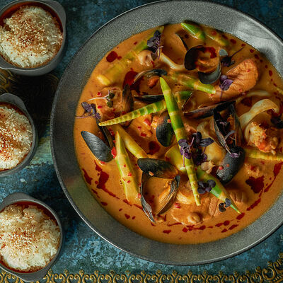 Соте из рыбы и морепродуктовс топинамбуроми высокогорным бамбуком в Black Thai по цене 5095 ₽