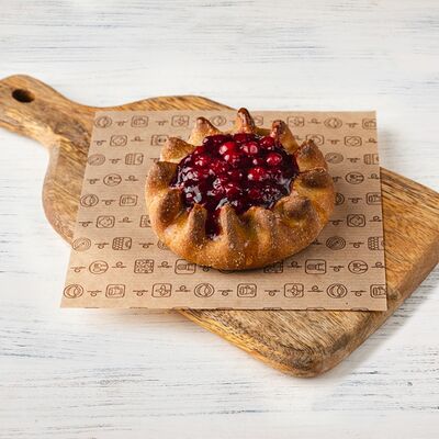 Калитка с брусникой в Пироговый дворик Пекарня по цене 140 ₽