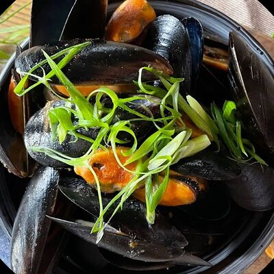 Голубые мидии в соусе том ям в Moloko по цене 440