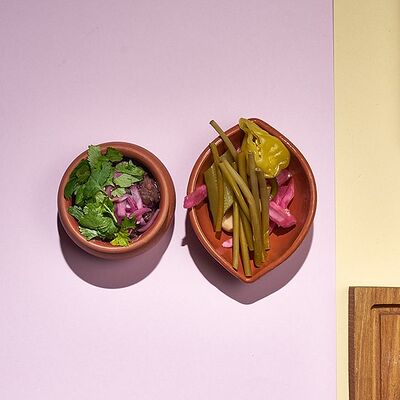 Маленький лобио в Хачапури и вино по цене 145 ₽