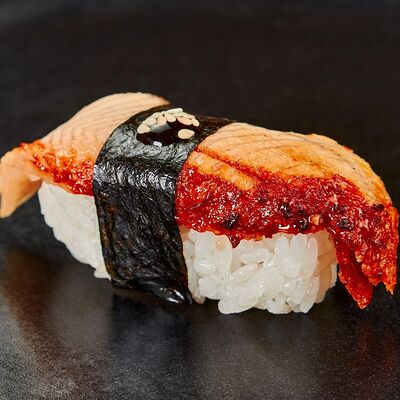 Суши с угрем (1 шт.) в Суши муши по цене 129 ₽