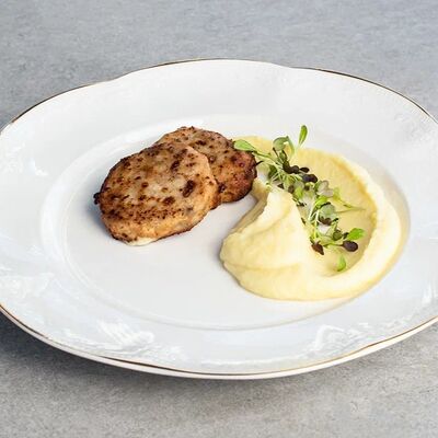 Куриные котлетки с пюре в Веранда по цене 290 ₽