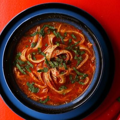 Пряный чили-суп с лапшой и цыпленком в Mexo Food Bar по цене 490 ₽