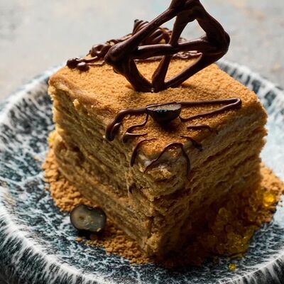 Медовик в Bo-bo lounge по цене 850 ₽